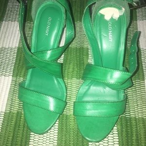 Green cross over strapped sandals